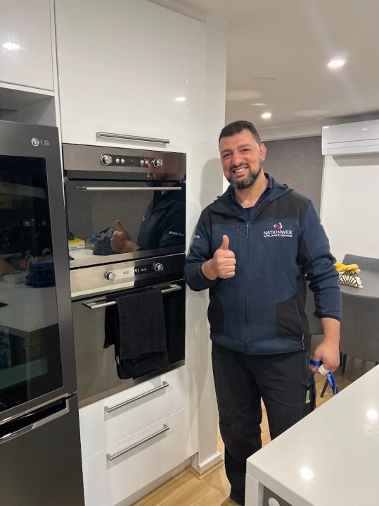 Oven Repairs Melbourne with Senior Technician, Marsh